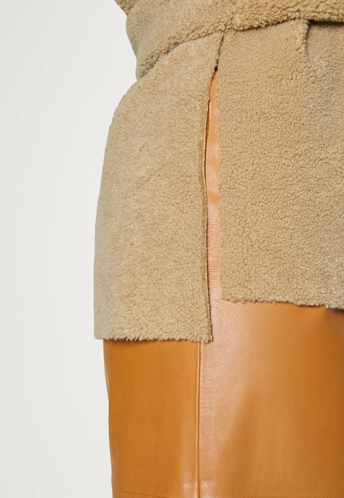 DRYKORN ST IVES - Waistcoat - Brown - Image 5