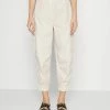 DRYKORN SAVE - Cargo Trousers - Offwhite