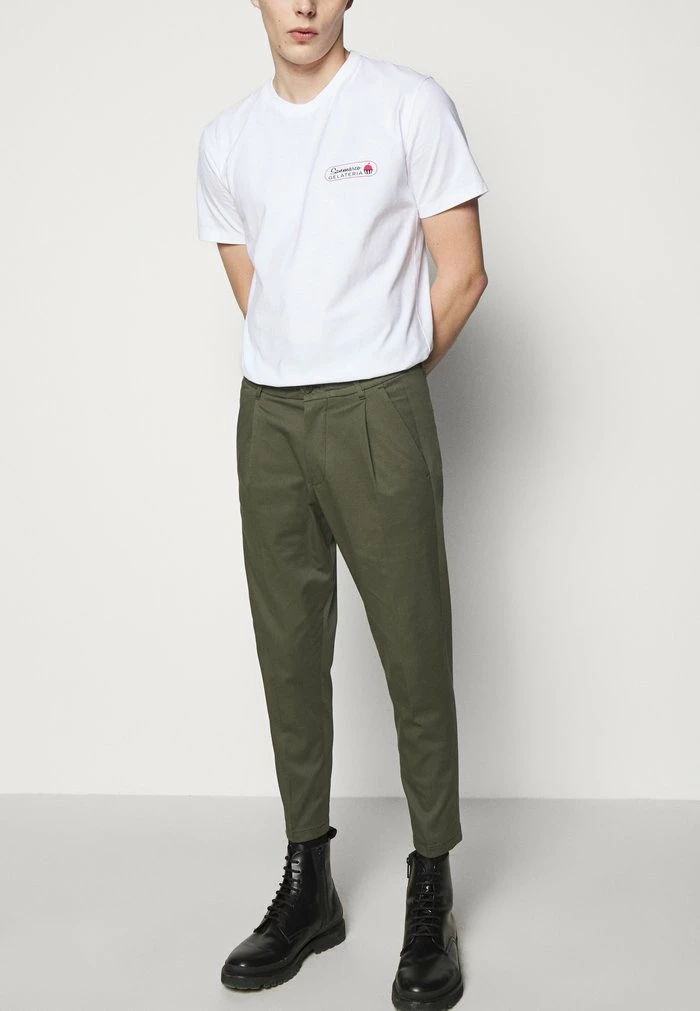 DRYKORN CHASY - Chinos - Mottled Olive - Image 4